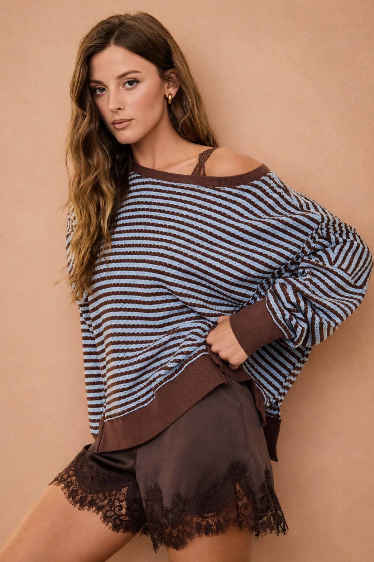 STRIPE EXPOSED SEAM SPLIT HEM LONG SLEEVE KNIT TOP : CREAM