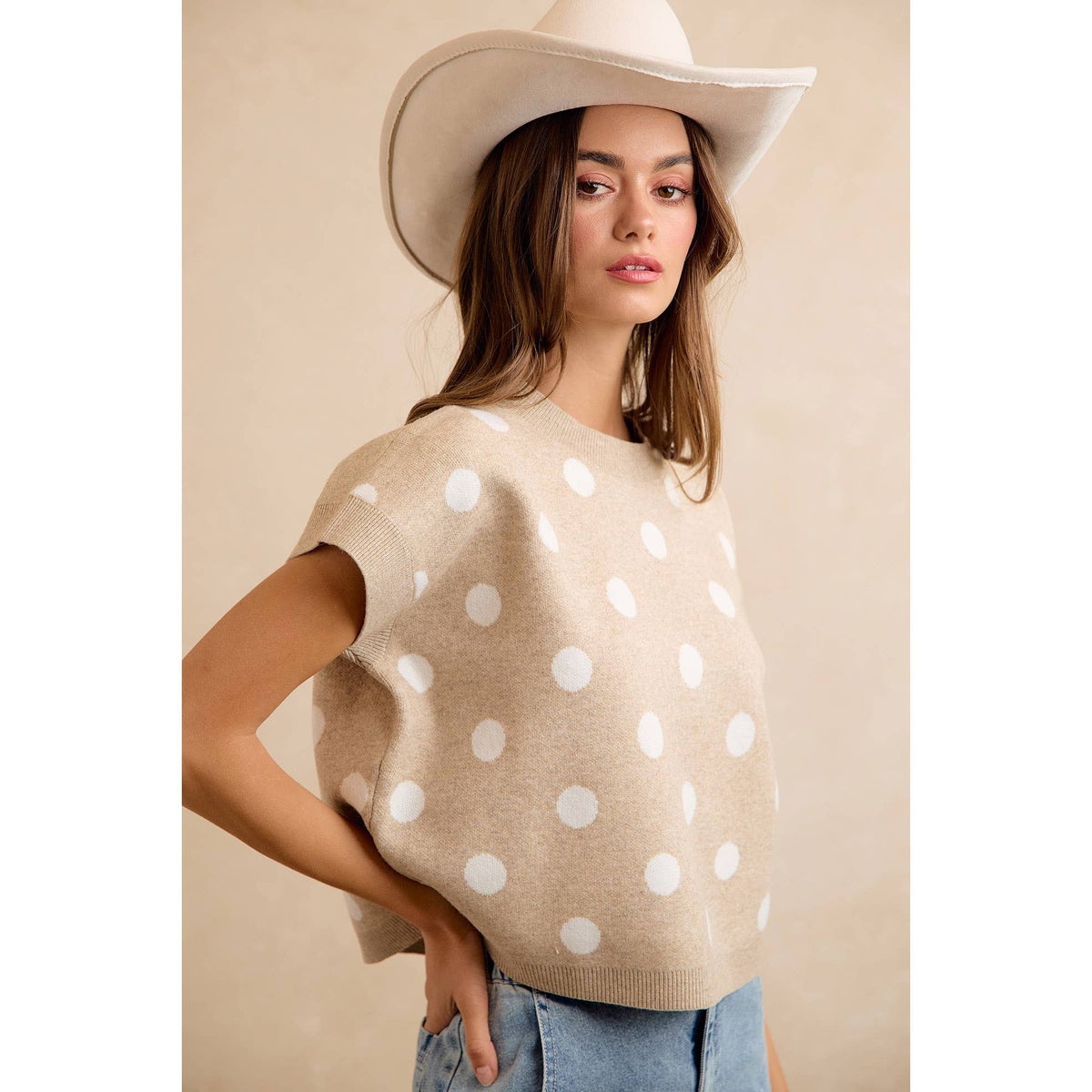 POLKA DOT KNIT SLEEVELESS TOP: BEIGE/IVORY