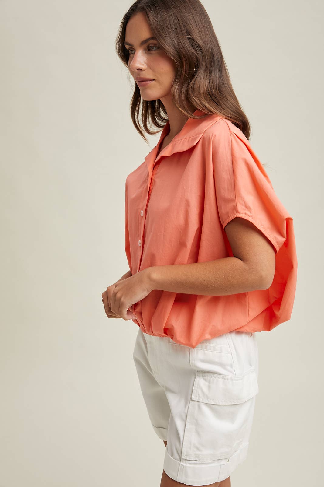 BUBBLE HEM BUTTON-UP BLOUSE / WL25-11858: BLACK