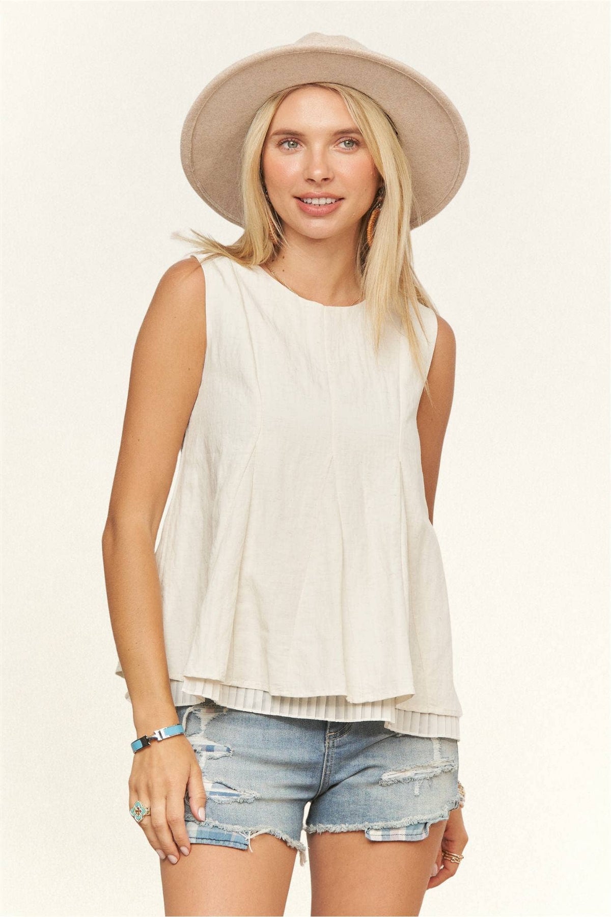 SLEEVELESS LAYERED TOP PLEATED