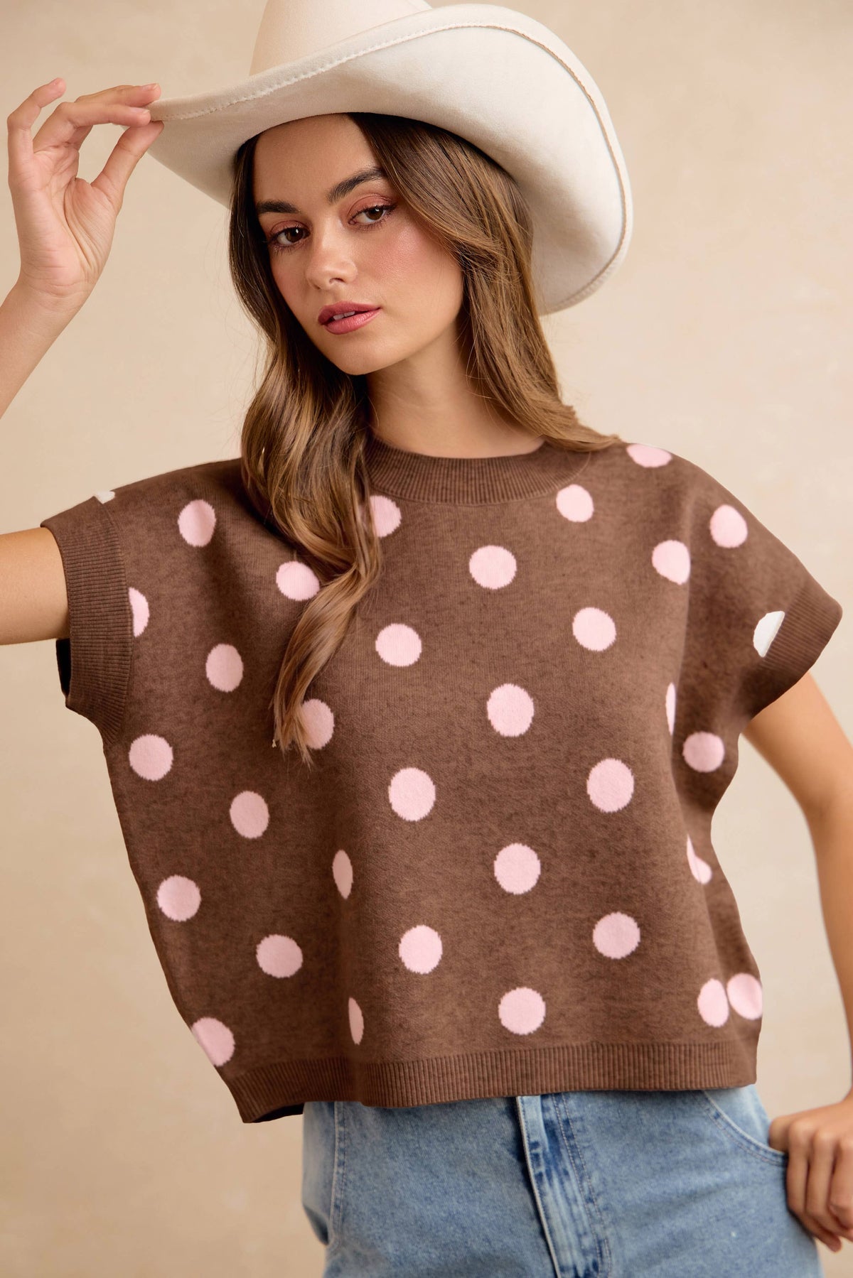 POLKA DOT KNIT SLEEVELESS TOP: BEIGE/IVORY
