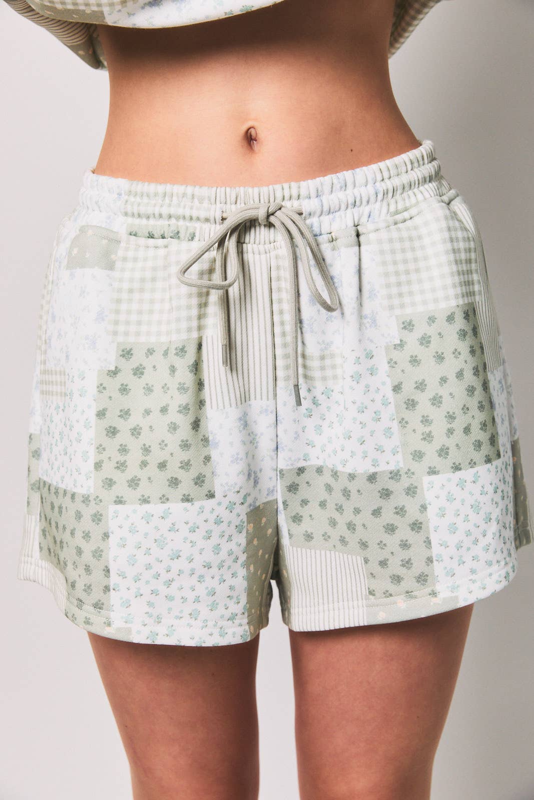 PATCH WORK PRINTED SWEATSHORTS: SAGE-MULTI / L