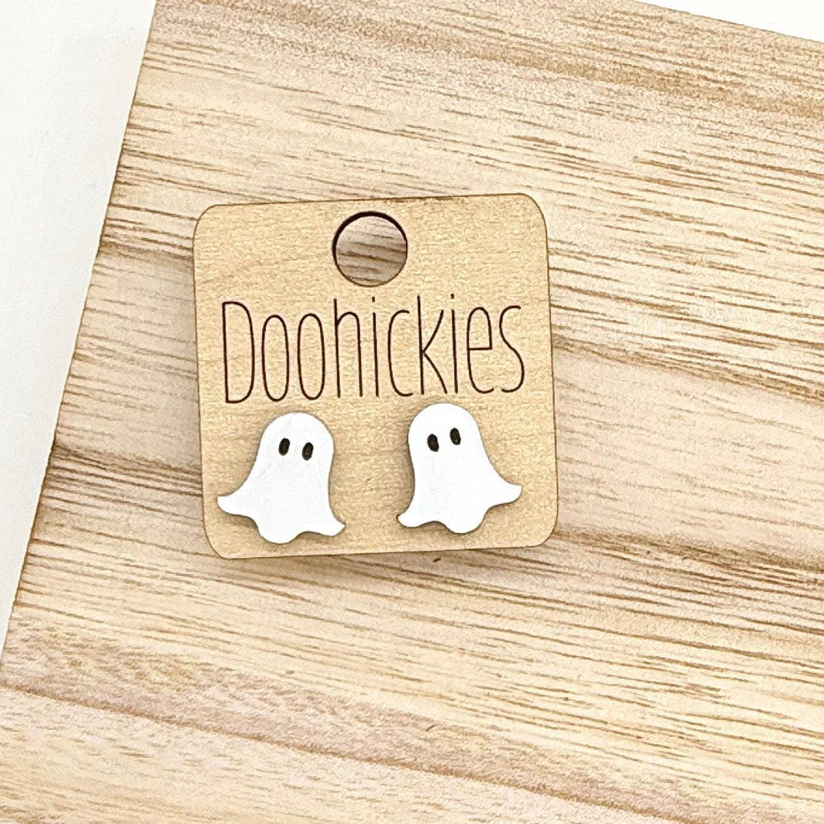 Spooky Studs - Acrylic Halloween Earrings: Solid Scaredy Cat
