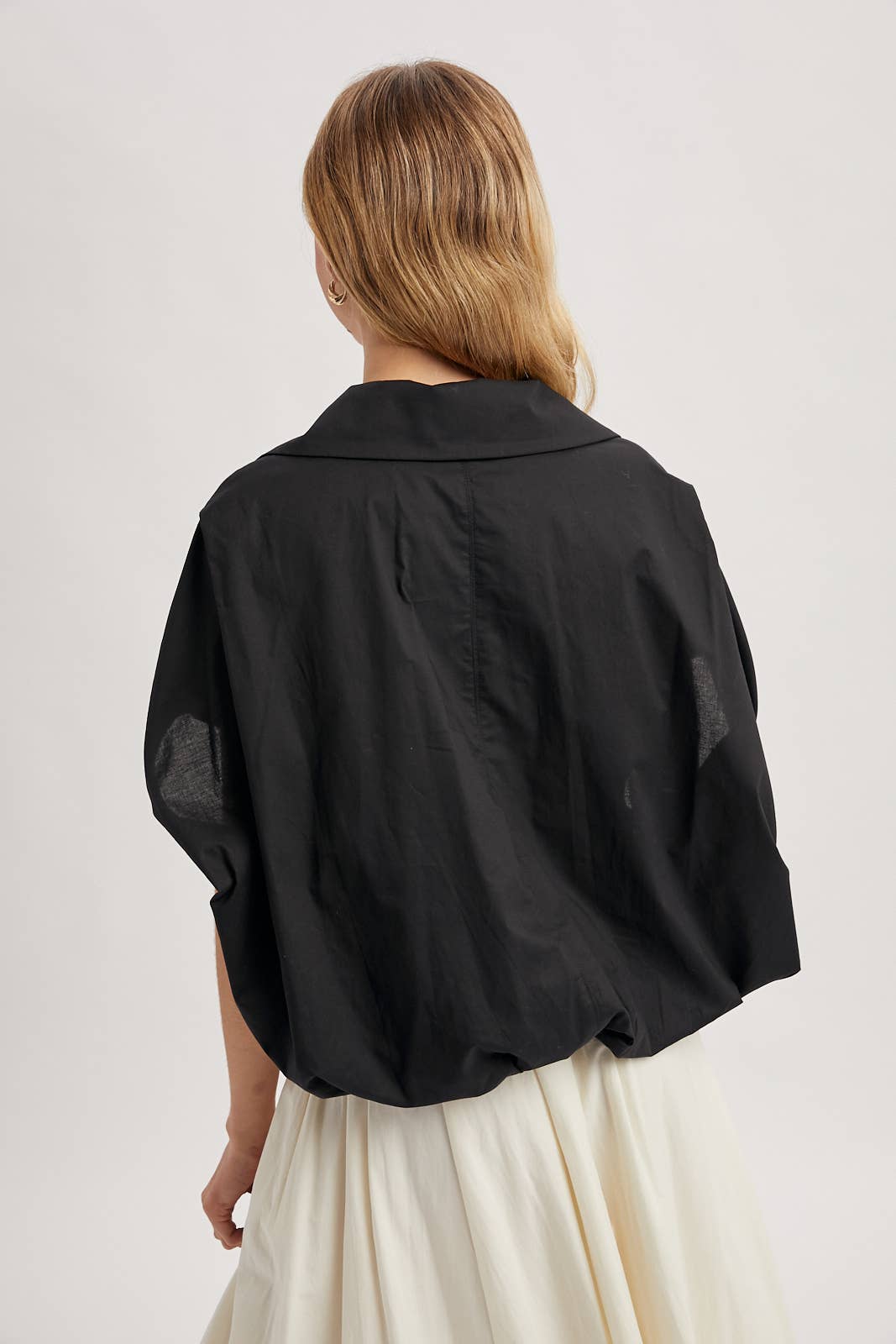 BUBBLE HEM BUTTON-UP BLOUSE / WL25-11858: BLACK