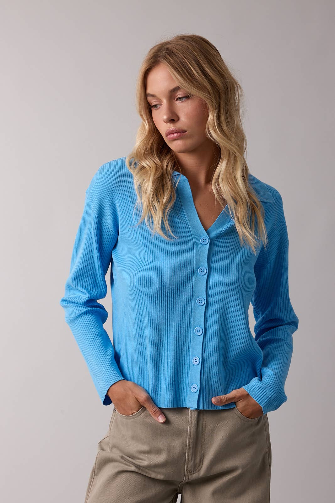 RIBBED COLLARED BUTTON-UP KNIT TOP