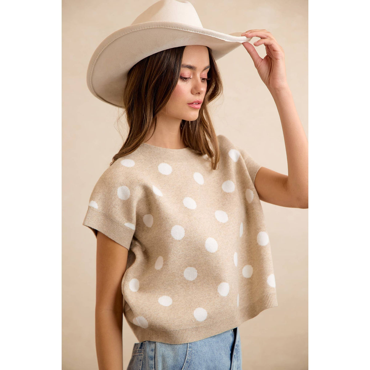 POLKA DOT KNIT SLEEVELESS TOP: BEIGE/IVORY