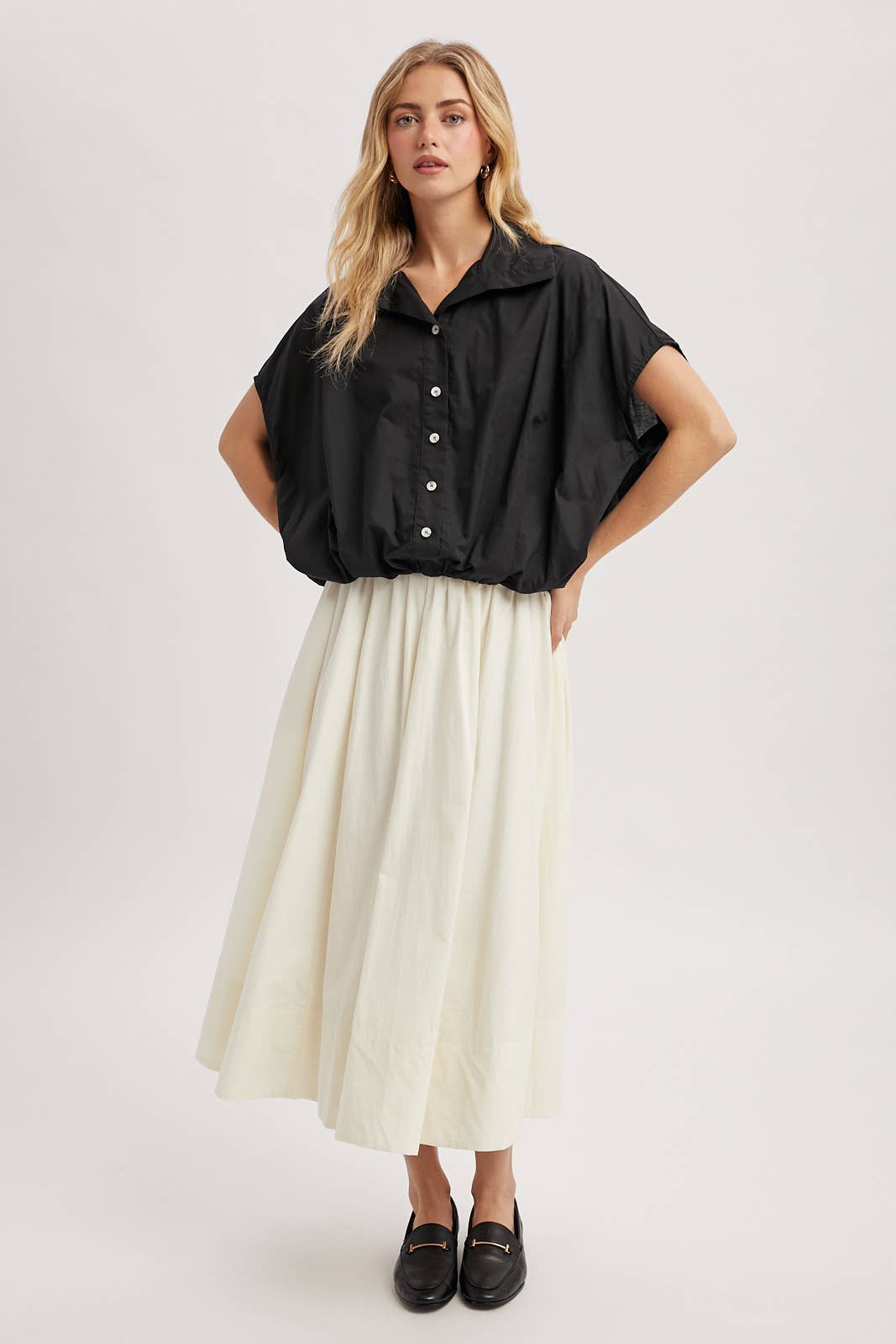 BUBBLE HEM BUTTON-UP BLOUSE / WL25-11858: BLACK