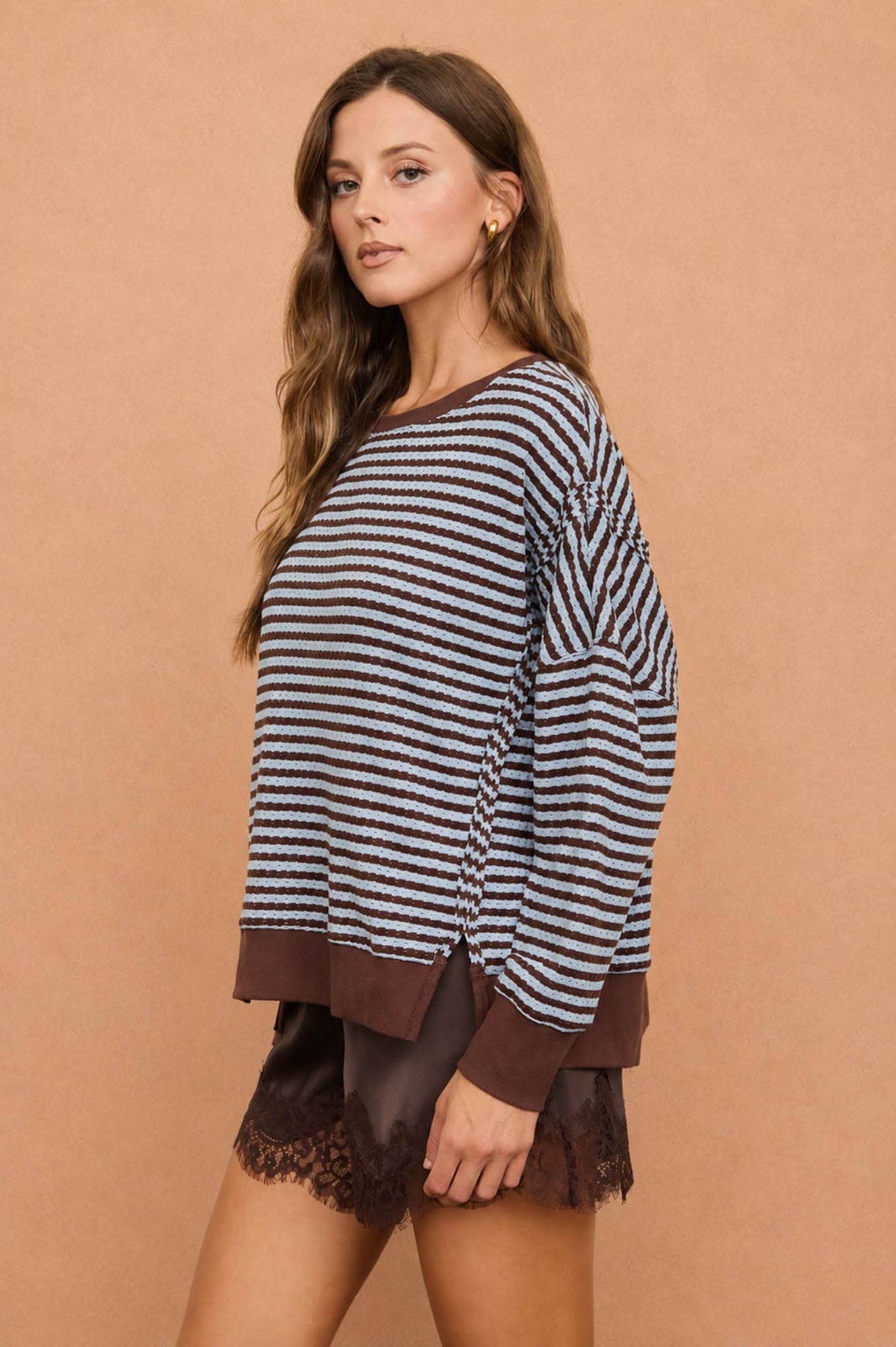 STRIPE EXPOSED SEAM SPLIT HEM LONG SLEEVE KNIT TOP : BLUE