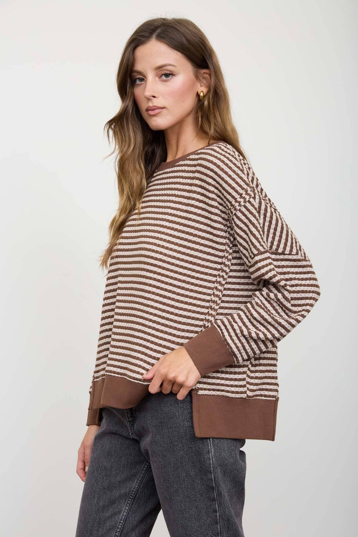 STRIPE EXPOSED SEAM SPLIT HEM LONG SLEEVE KNIT TOP : BLUE