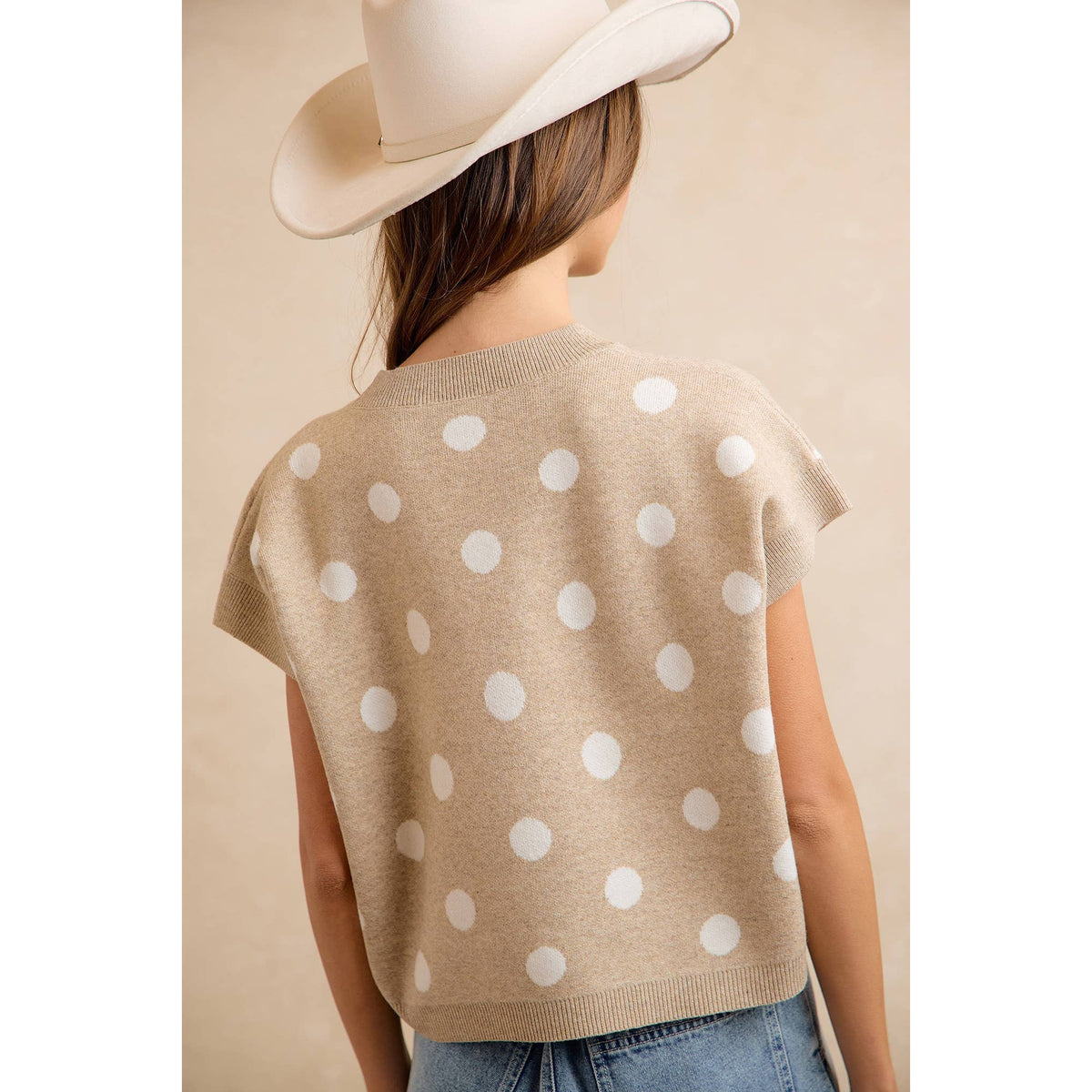 POLKA DOT KNIT SLEEVELESS TOP: BEIGE/IVORY