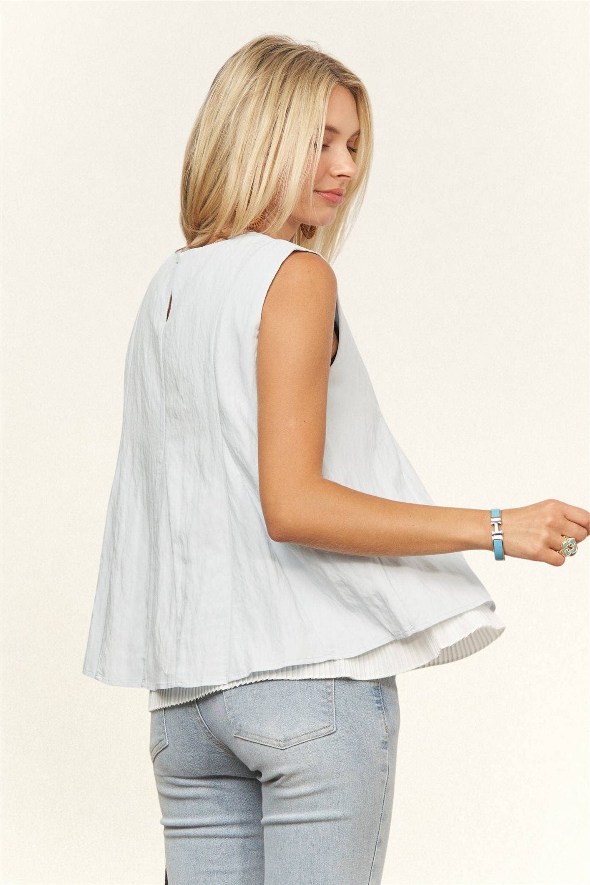 SLEEVELESS LAYERED TOP PLEATED