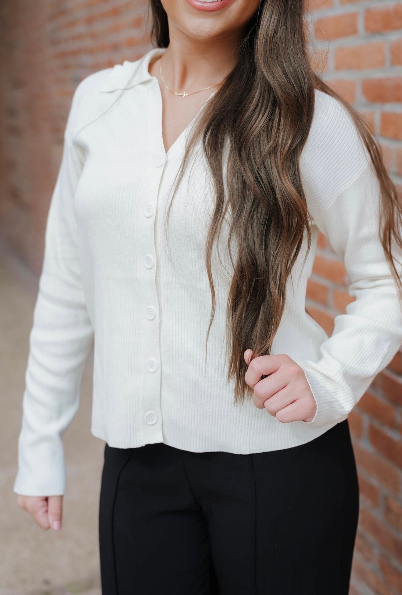 RIBBED COLLARED BUTTON-UP KNIT TOP