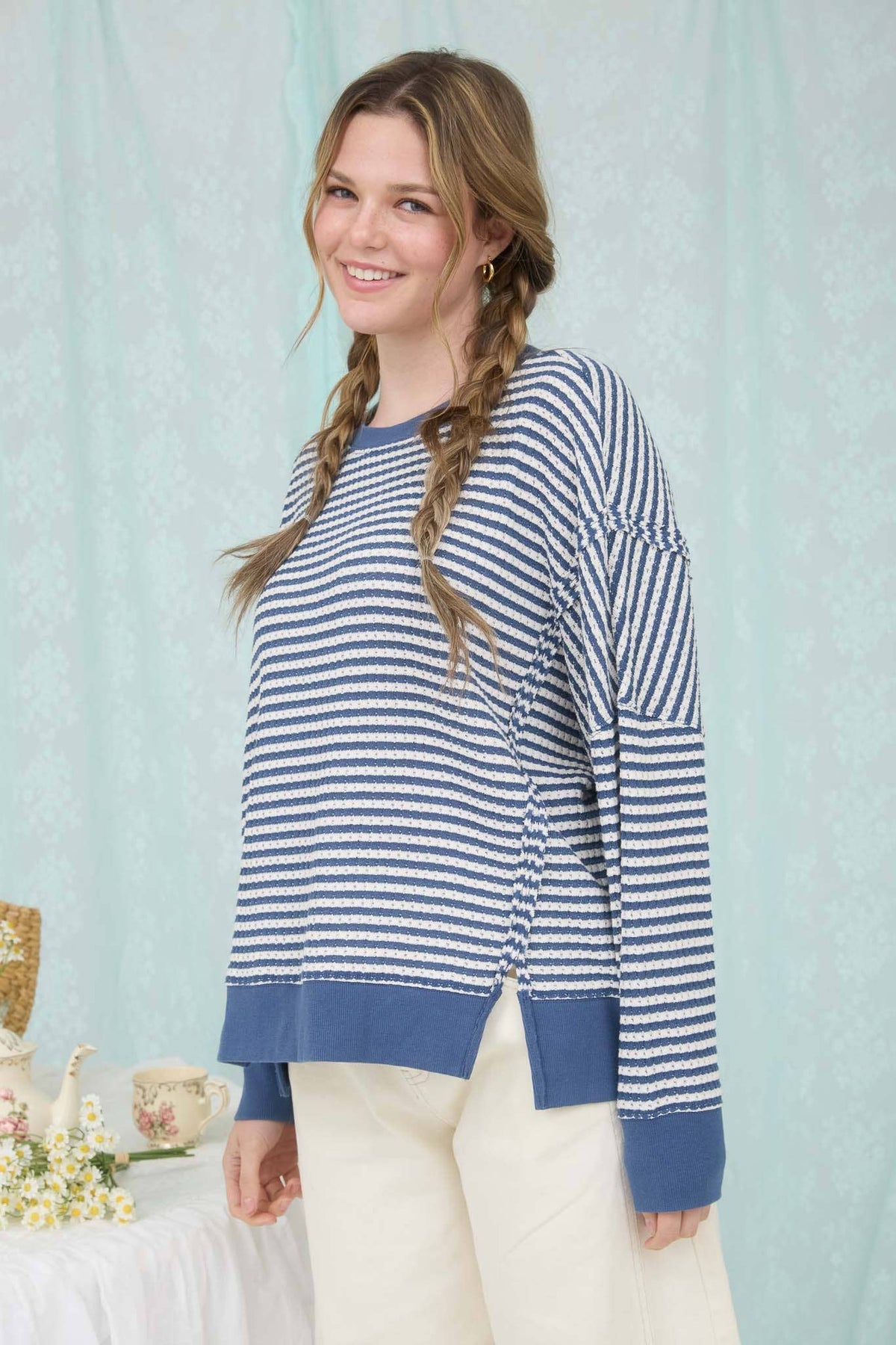 STRIPE EXPOSED SEAM SPLIT HEM LONG SLEEVE KNIT TOP : BLUE