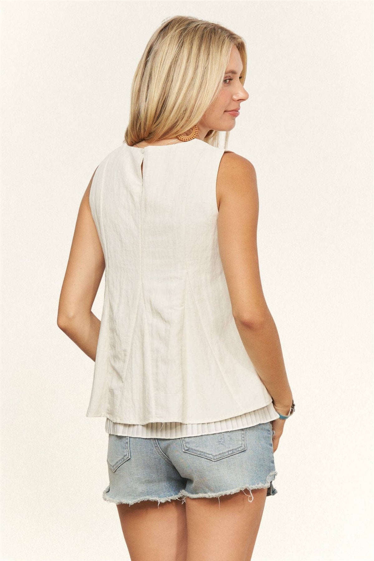 SLEEVELESS LAYERED TOP PLEATED
