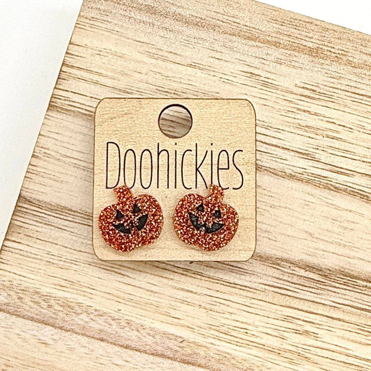 Spooky Studs - Acrylic Halloween Earrings: Solid Scaredy Cat
