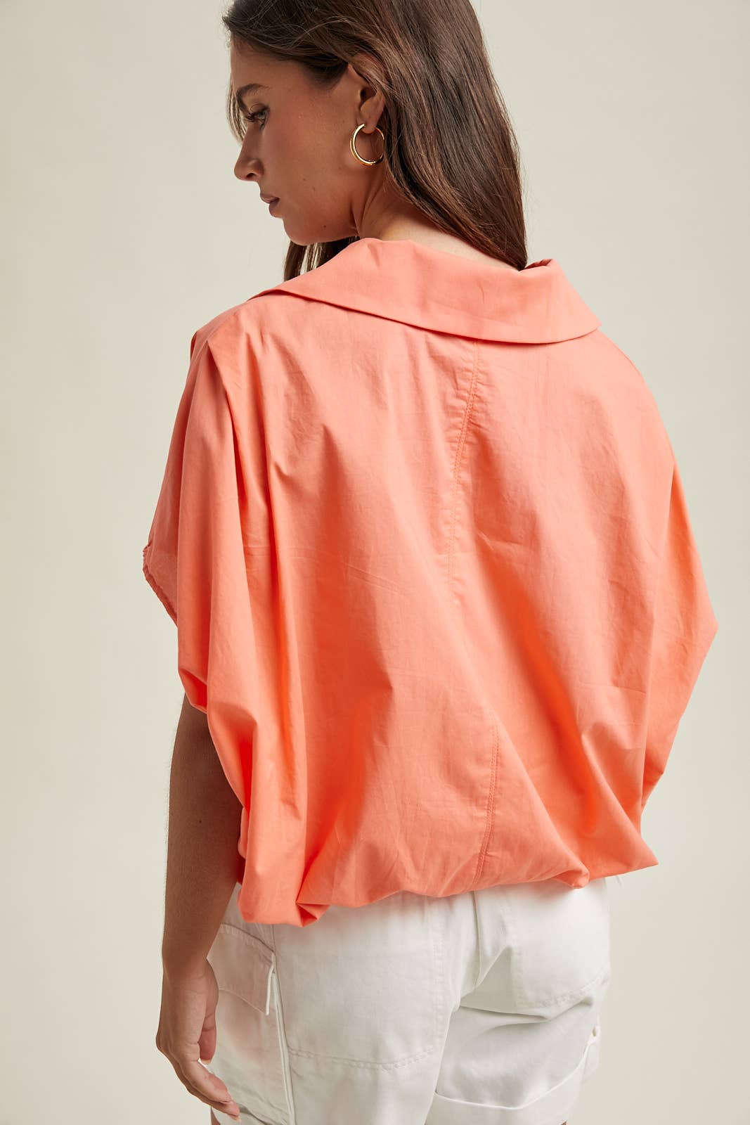 BUBBLE HEM BUTTON-UP BLOUSE / WL25-11858: BLACK