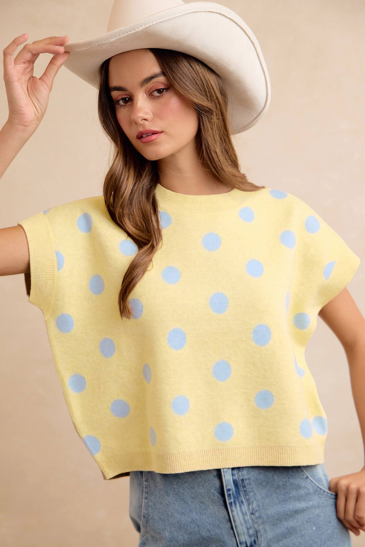 POLKA DOT KNIT SLEEVELESS TOP: BEIGE/IVORY