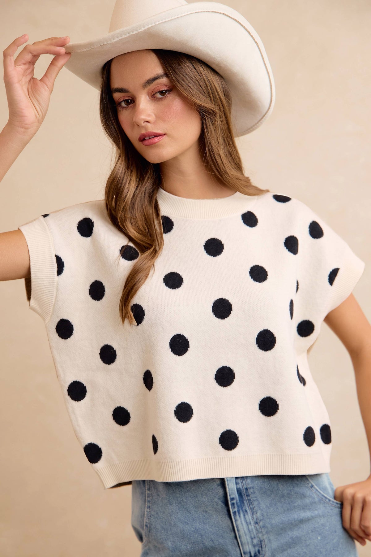 POLKA DOT KNIT SLEEVELESS TOP: BEIGE/IVORY