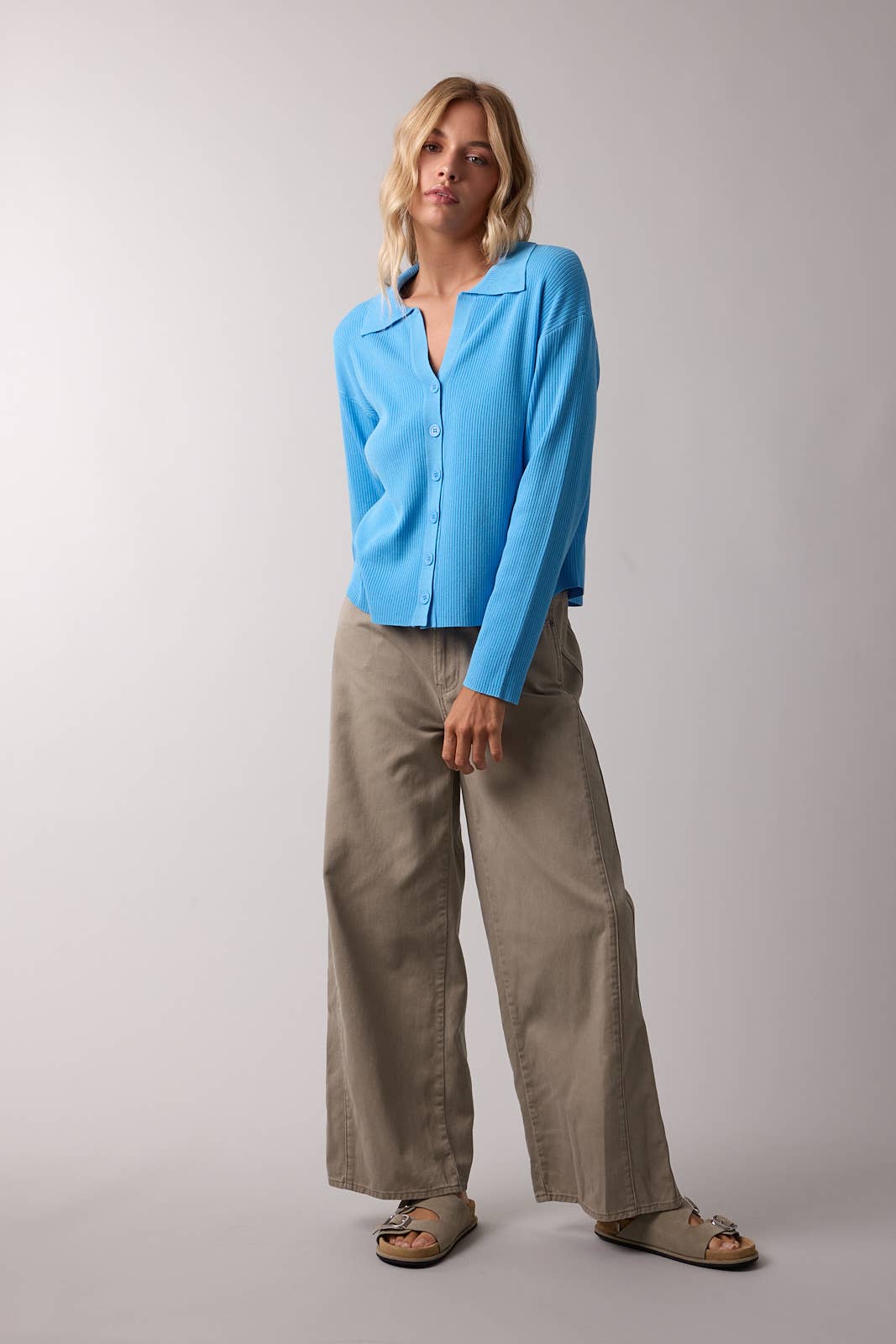RIBBED COLLARED BUTTON-UP KNIT TOP