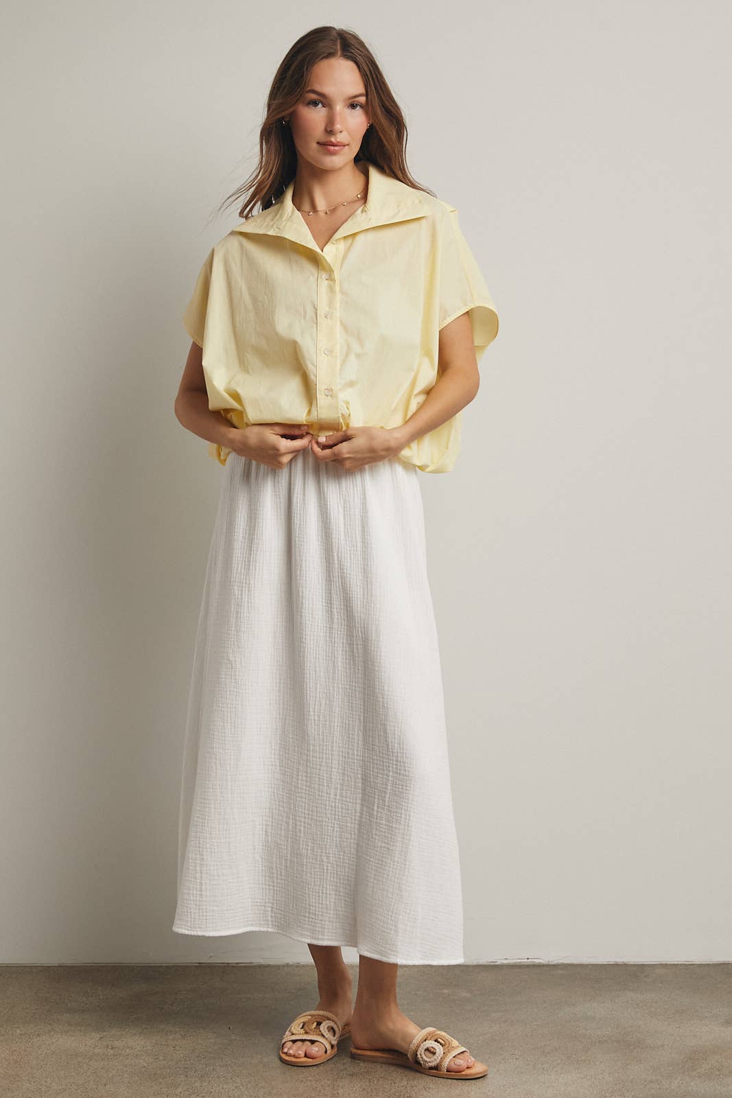 BUBBLE HEM BUTTON-UP BLOUSE / WL25-11858: BLACK